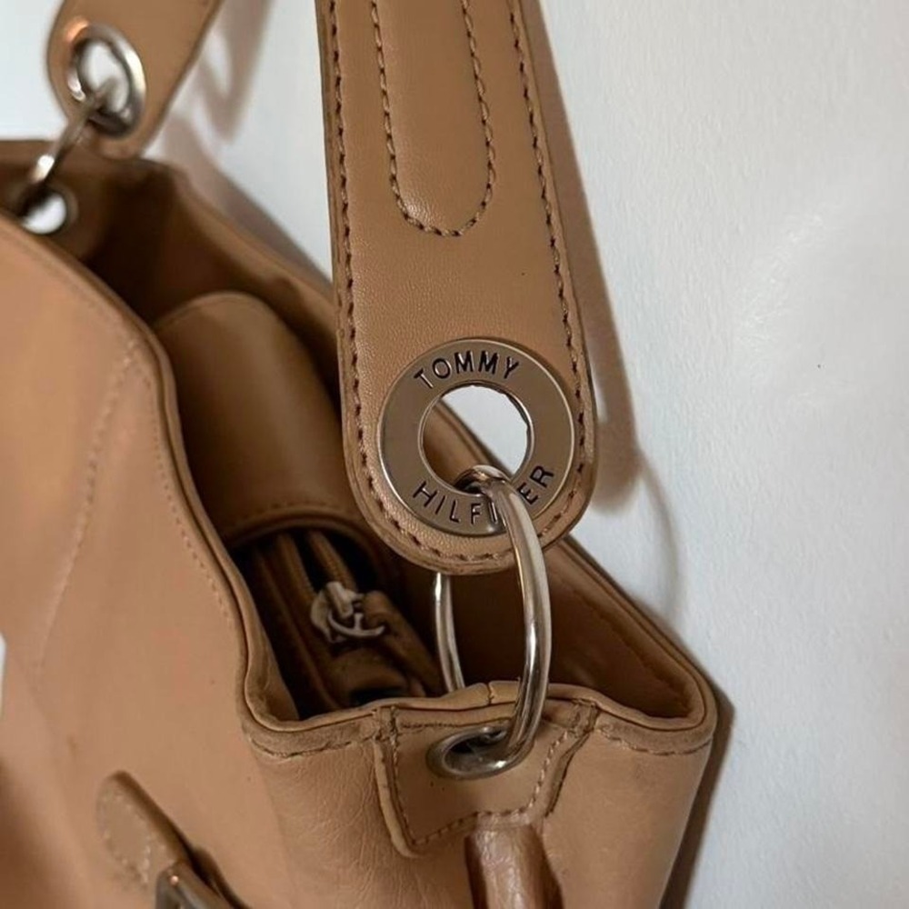 Tommy Hilfiger Tan Leather Shoulder Bag Green Interior Y2K Buckle